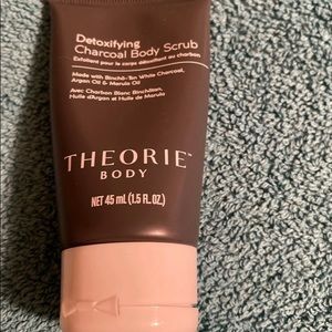 Theorie Detoxifying Charcoal Body Scrub